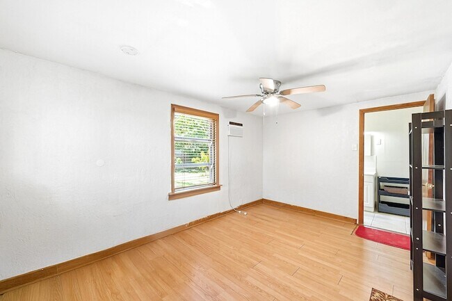 Building Photo - 1516 SW 24th St