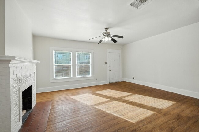 Building Photo - UT PRE-LEASE: 5 bed / 3 bath Remodeled Wes...