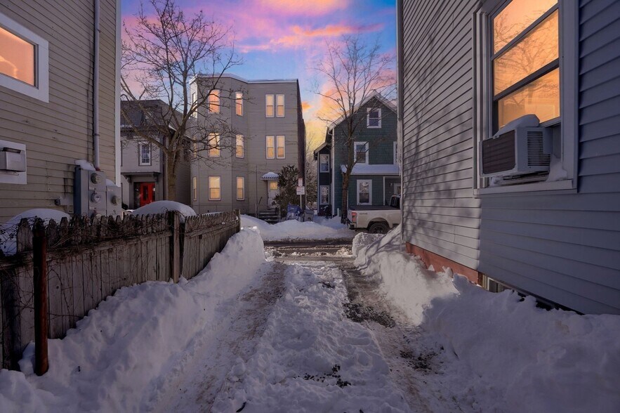 Building Photo - 39 Fairmont St