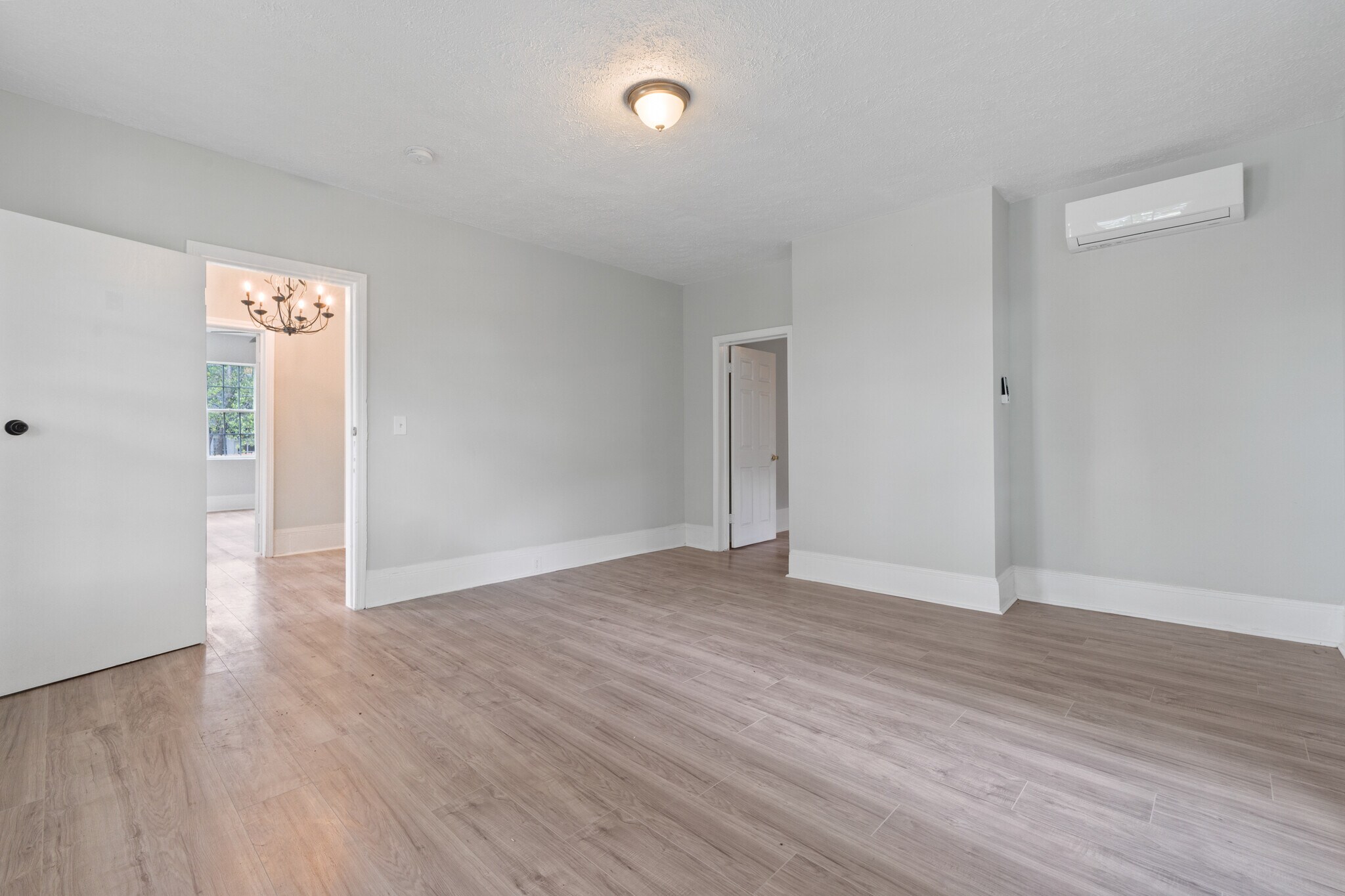 Building Photo - 608 Monroe St