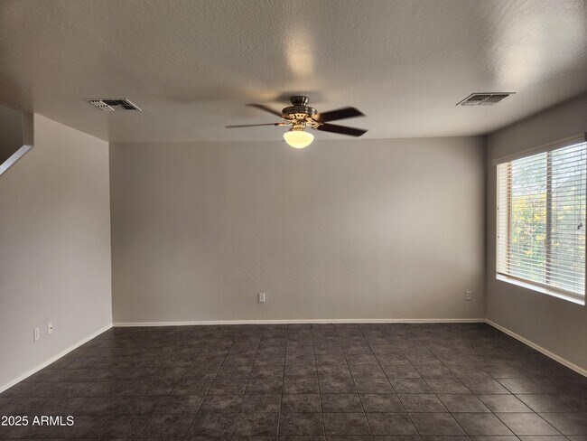 Building Photo - 13921 W Port Royale Ln
