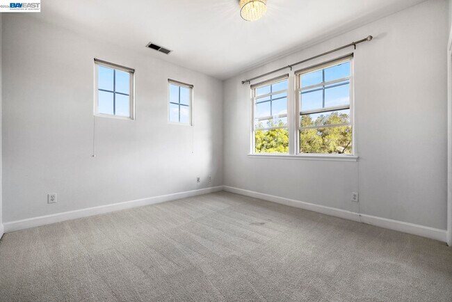 Building Photo - 3479 Gravina Pl