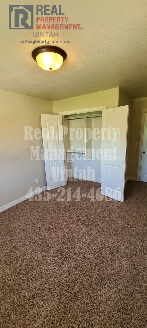 Building Photo - 3 bed 2.5 bath townhome in Fox Run