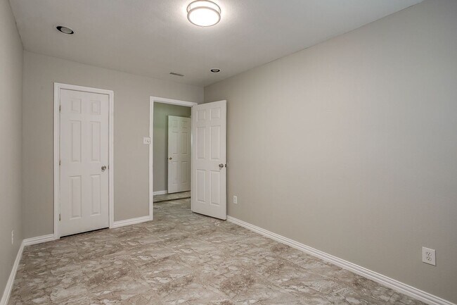 Building Photo - Great 4 Bed, 2 Bath Rental Available for New Tenants- 76134