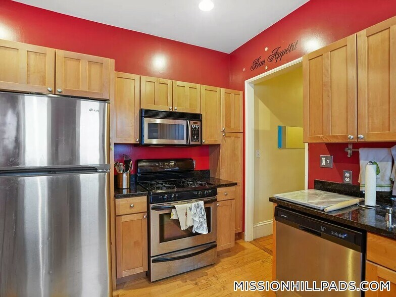 Building Photo - 68 Calumet St