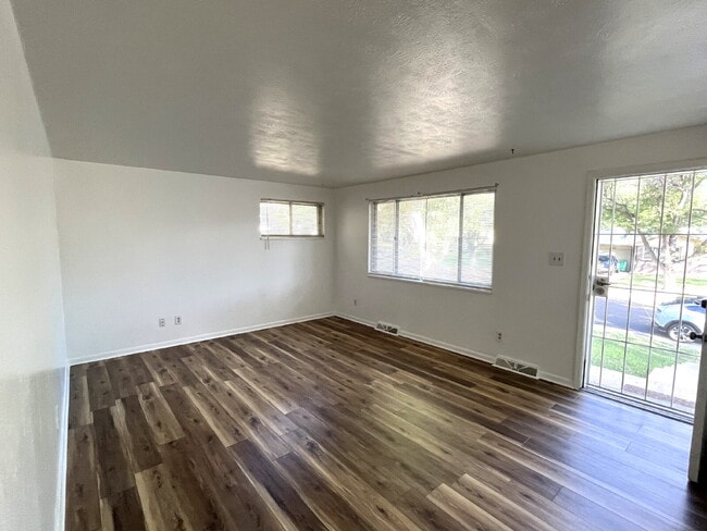 Building Photo - 3 Bedroom, 2 Bath Home In Aurora Hills, Updated Flooring And Huge Backyard