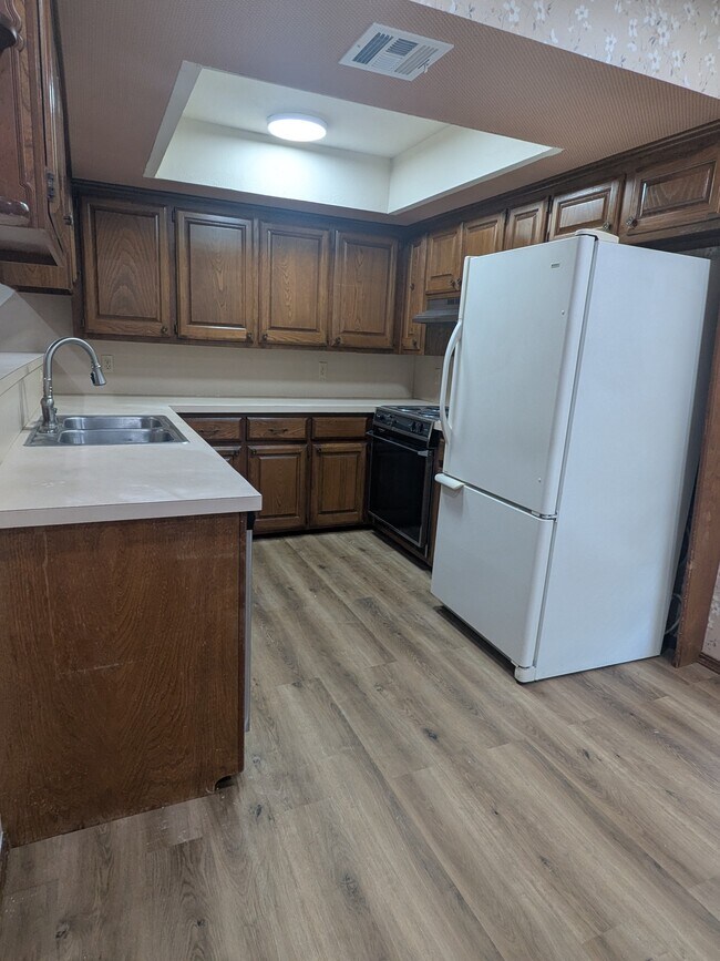 Kitchen with Appliances - 1618 Julie Plz