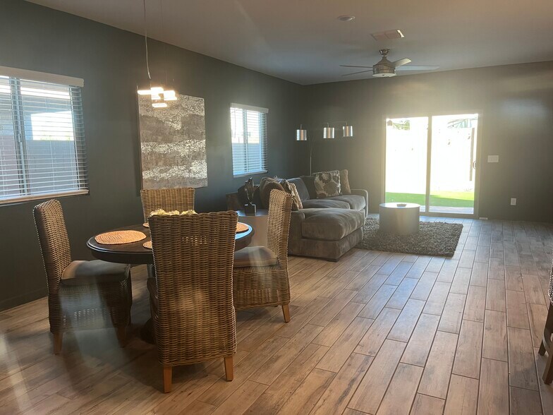 Building Photo - 2764 E Sequoia Dr