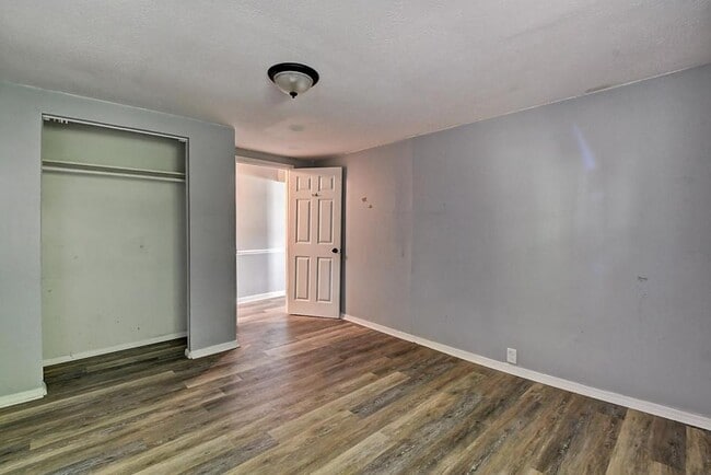 Building Photo - 2999 Clover Dr