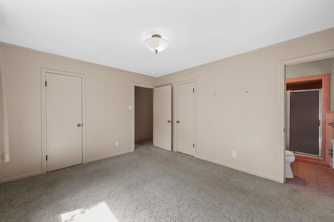 Building Photo - Private Woodway Retreat