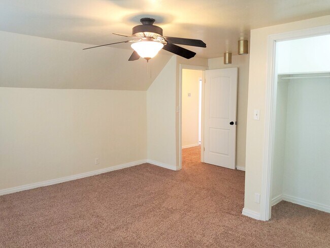 Building Photo - AMAZING 5 BED, 2 BATH MILLERS ADDITION NW OKC