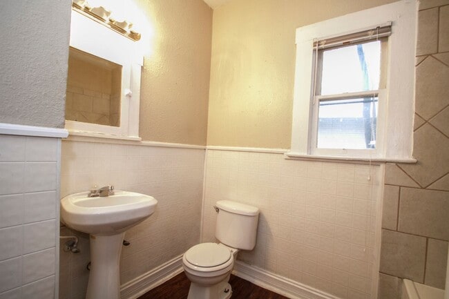 Building Photo - 1727 Nolan St