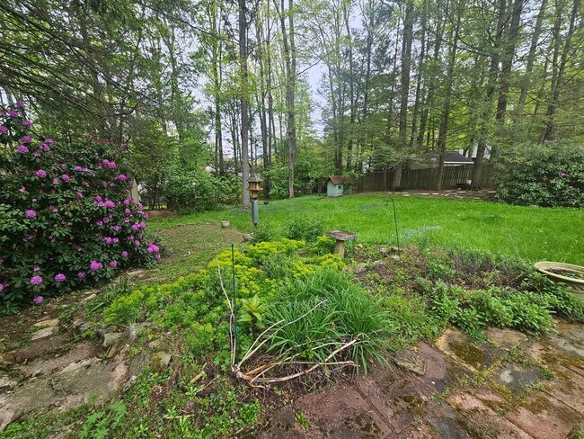 Building Photo - 3 Bedroom House Available July 15, 2026