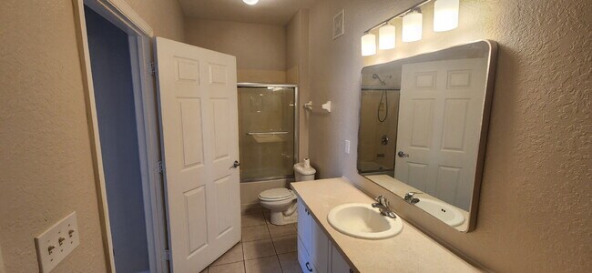Building Photo - 3 bedroom condo in Horizons at Vista Lakes