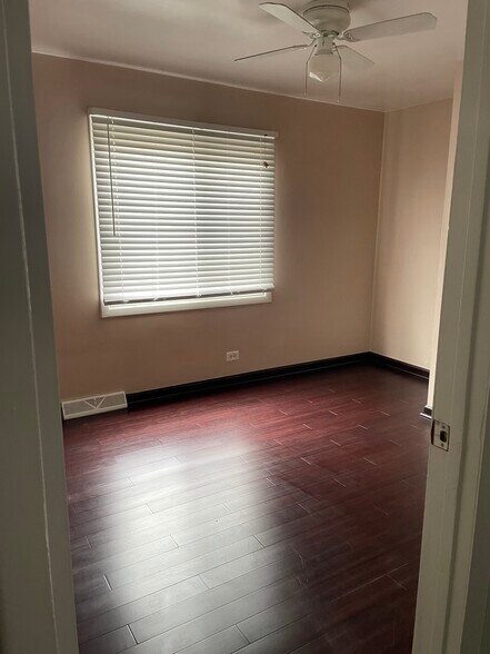 Building Photo - 6107 N Mozart St