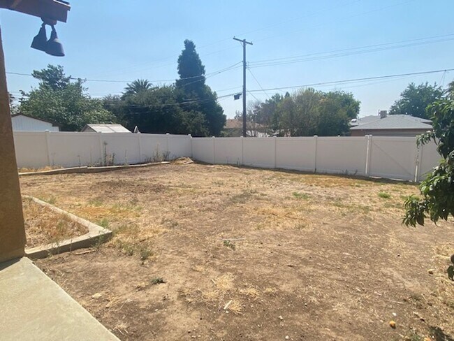 Building Photo - 1125 Chestnut Ave