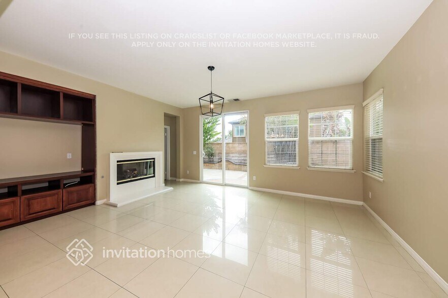 Building Photo - 12579 Chimney Rock Dr