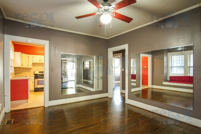 Building Photo - This Hillcrest Bungalow is just what you w...