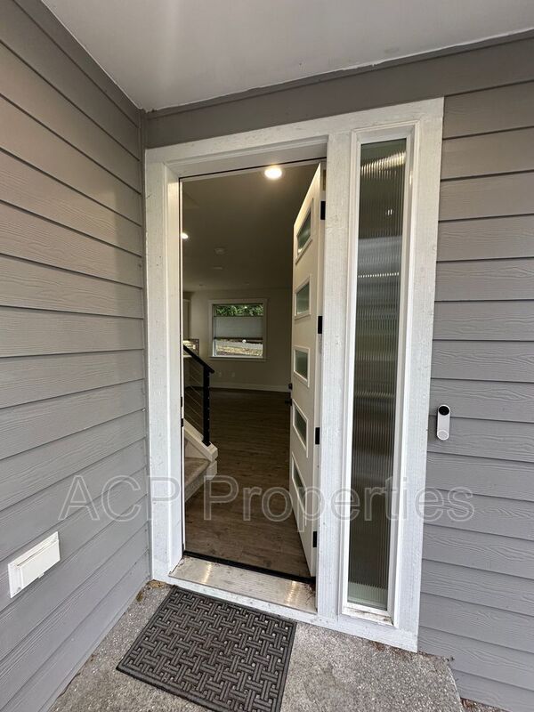 Building Photo - 8 Clematis Ln