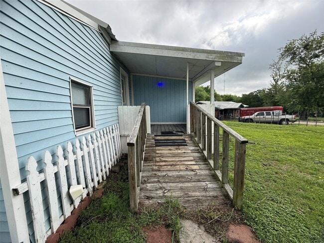 Building Photo - 1203 County Rd 254