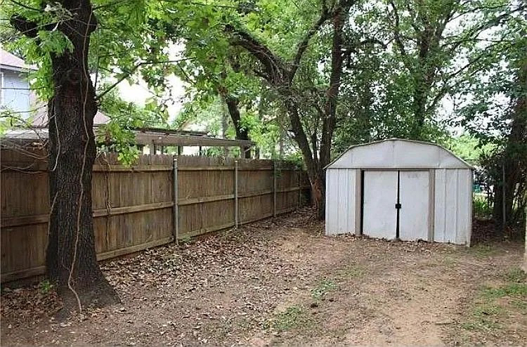 Building Photo - Room in House on High Country Trail