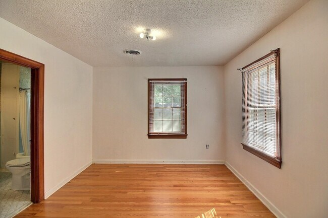 Building Photo - 487 S Center St