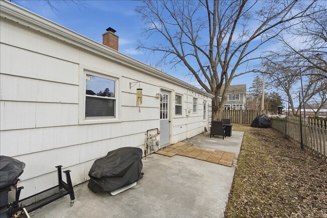 Building Photo - 321 Grant Ave