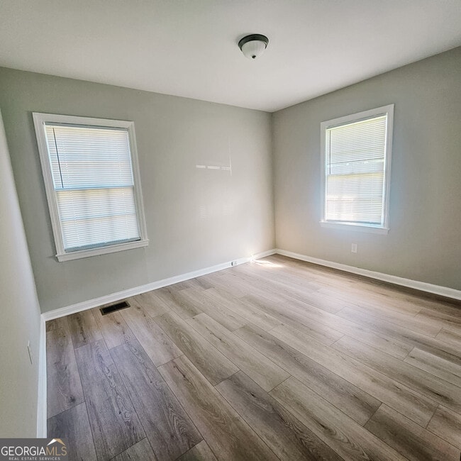 Building Photo - 203 Briardale Ave