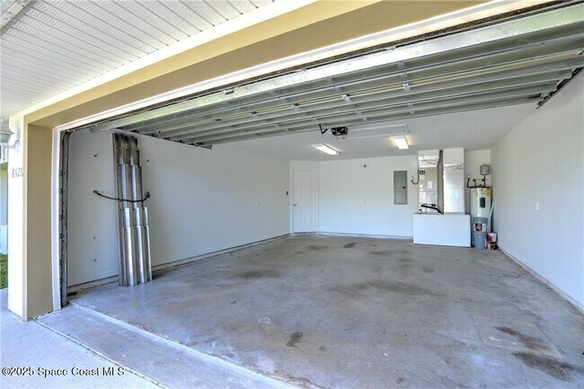 Building Photo - 8626 102nd Ct