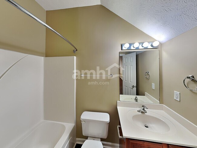 Building Photo - 4005 Strata Dr