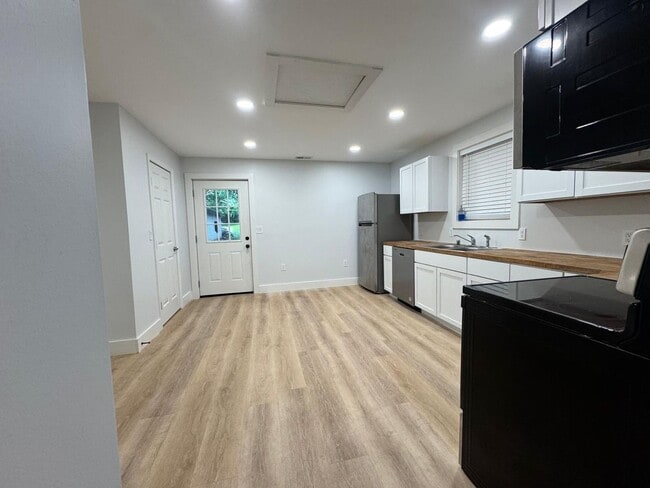 Building Photo - Georgetown Modern Duplex                 2...
