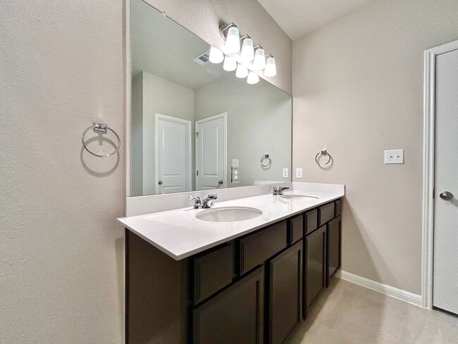 Building Photo - 202 Elm Br Trl