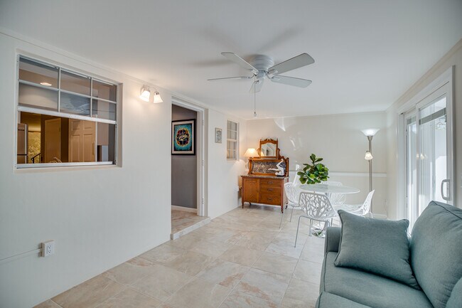 Building Photo - 2722 Cardinal Dr