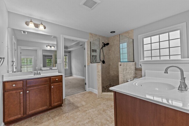 Building Photo - 768 Riverbirch Dr