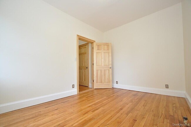 Building Photo - 120 Stonelea Pl