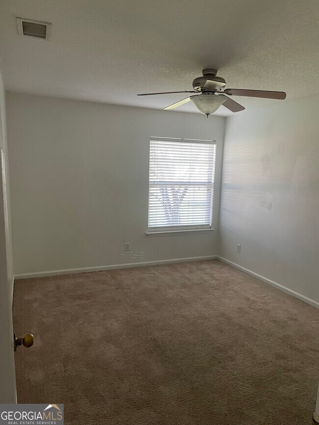 Building Photo - 208 Royal Palms Ave