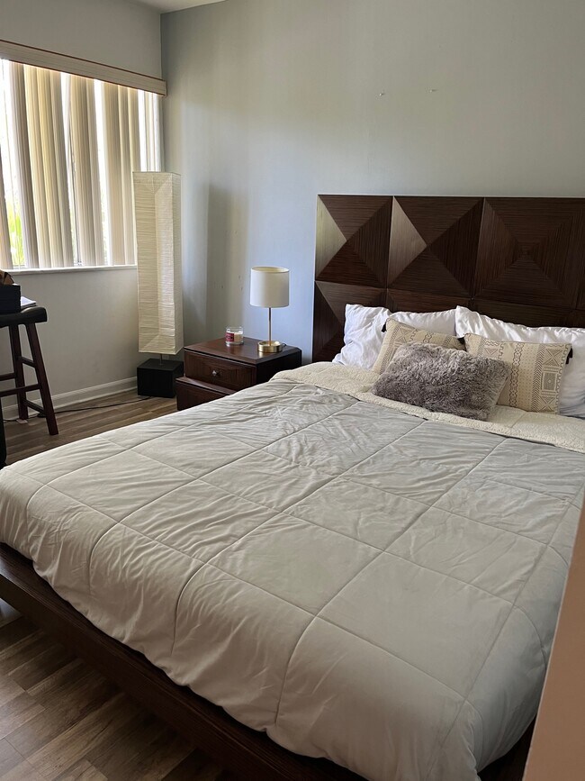 Building Photo - 896 SW 9th Street Cir