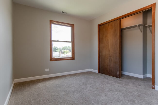Building Photo - 301 Bohland Ave