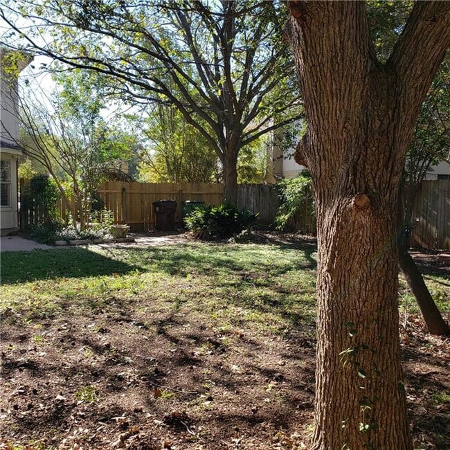 Building Photo - 8440 Fern Bluff Ave