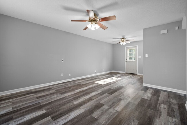 Building Photo - 3421 Oak Lawn Dr