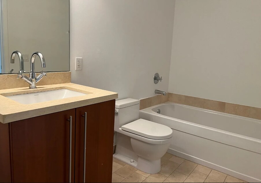 Building Photo - 1111 SW 1st Ave