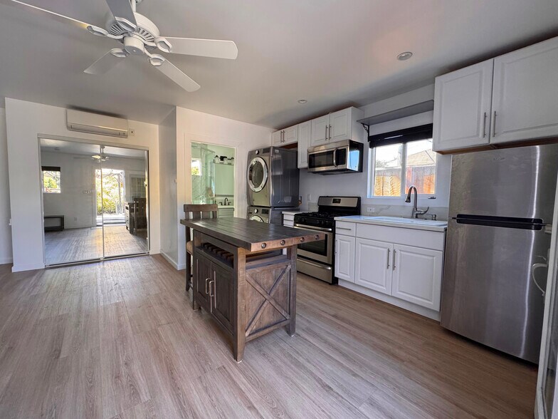Building Photo - 3541 Helms Ave
