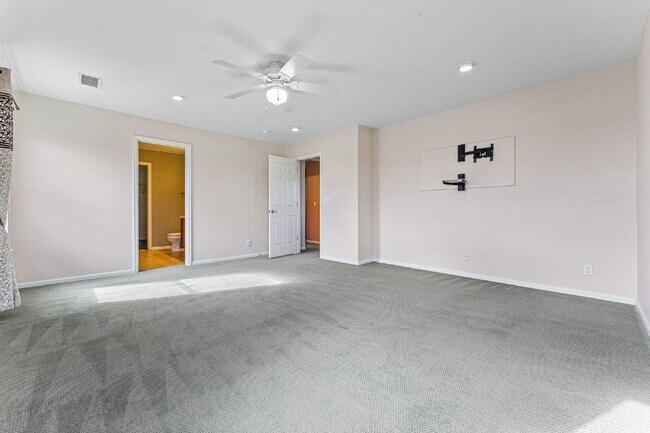 Building Photo - Lovable 3 Bed, 2.5 Bath Single Family Thor...