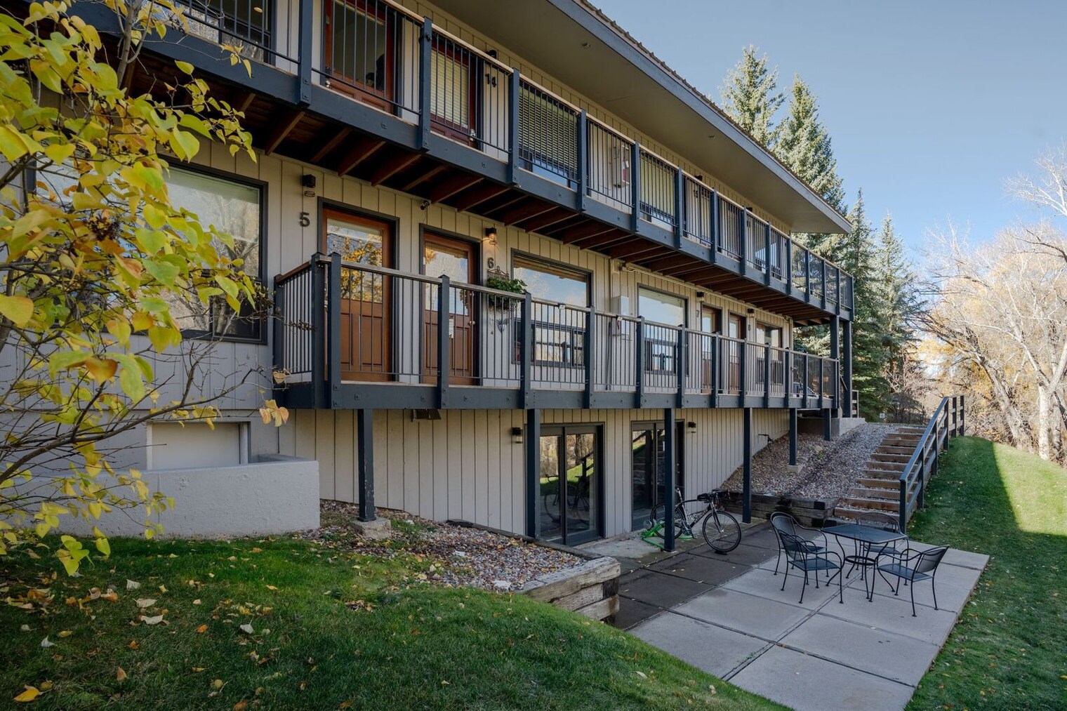 Building Photo - 900 E Hopkins Ave