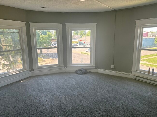 Building Photo - 201 E Woodland Ave