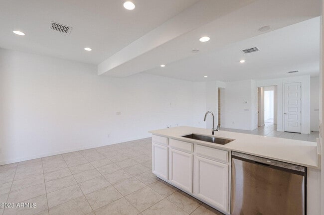 Building Photo - 16554 W Questa Dr