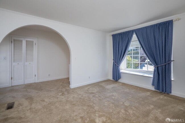 Building Photo - 2627 Hale Dr
