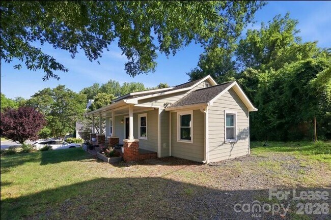 Building Photo - 2508 Rozzelles Ferry Rd