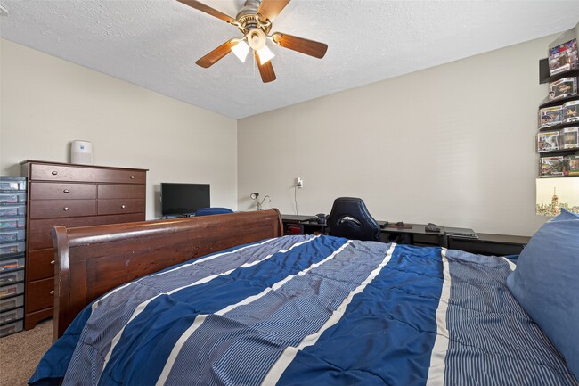 Building Photo - 1910 Claiborne Dr