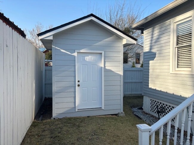 Building Photo - 605 2nd Ave